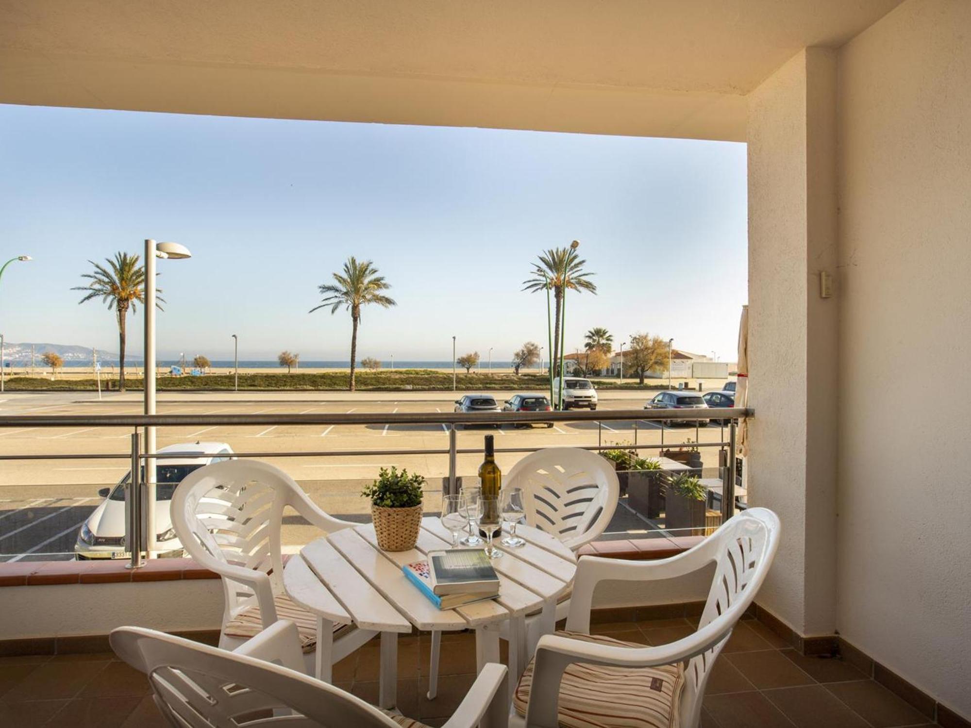 En Empuriabrava: Frente Al Mar, Piscinas, Parking Y Vistas A La Bahia - Hisp-288-39 Empuriabrava